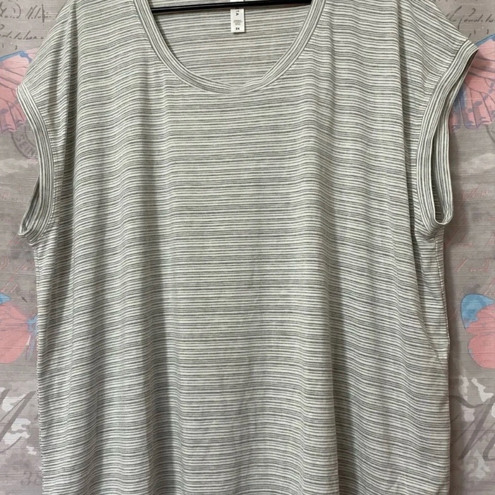 Athleta Light Gray Striped Short Sleeve Tee